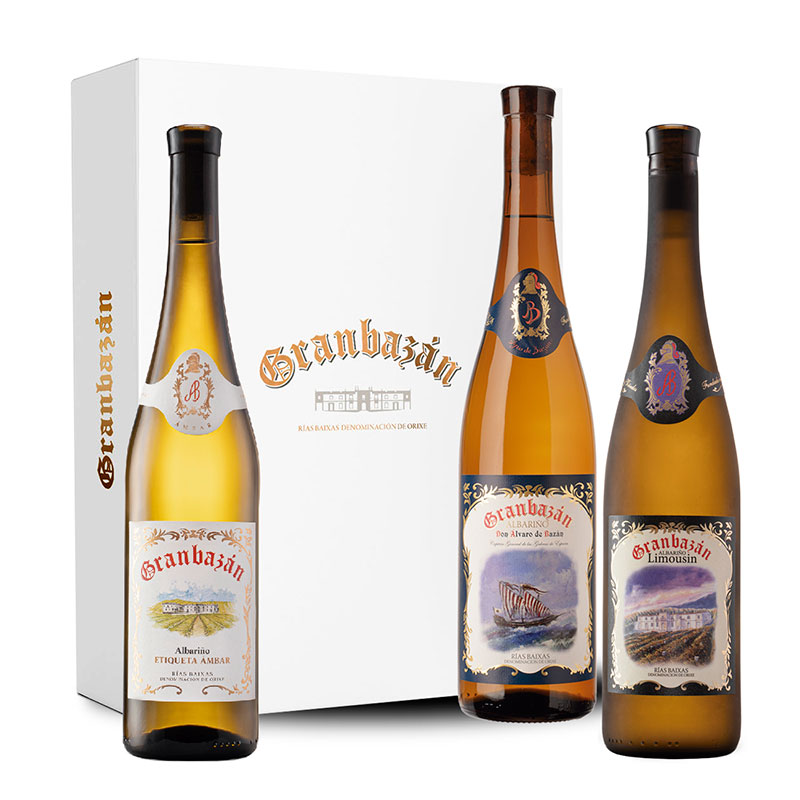 Caja blanca con las tres botellas de vino